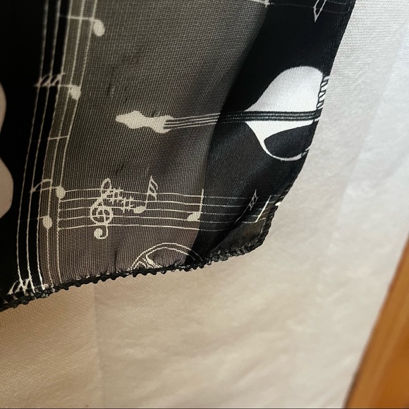 Satin musical scarf - Picture 4 of 7